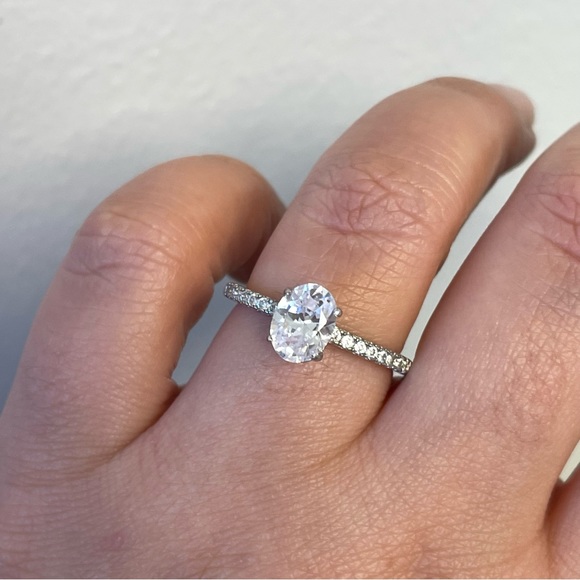 Elegant Silver Diamond Ring - Picture 1 of 8